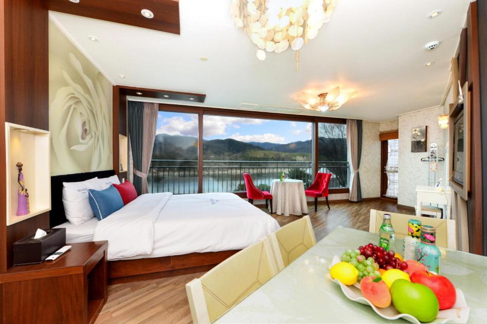 Moonlight Blue Pension Gapyeong Exteriör bild
