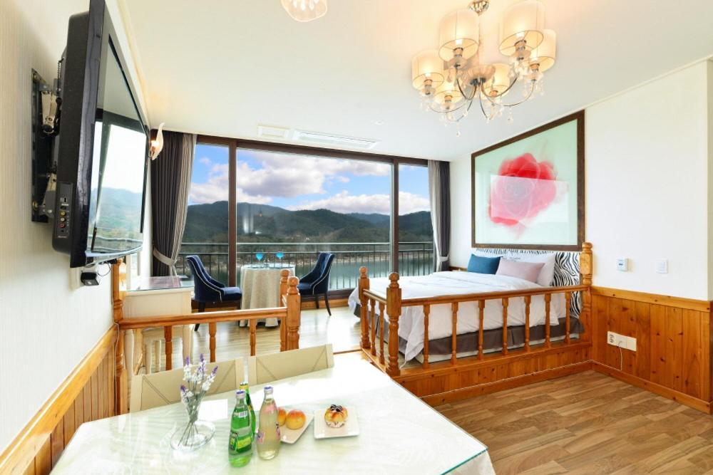 Moonlight Blue Pension Gapyeong Exteriör bild