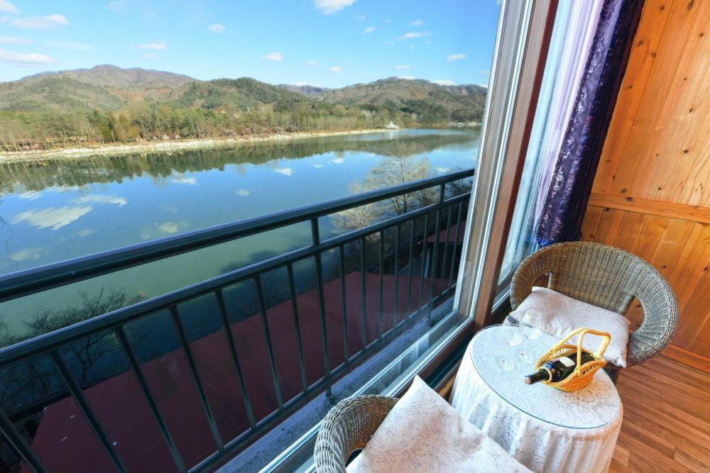 Moonlight Blue Pension Gapyeong Exteriör bild