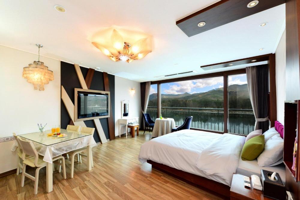 Moonlight Blue Pension Gapyeong Exteriör bild