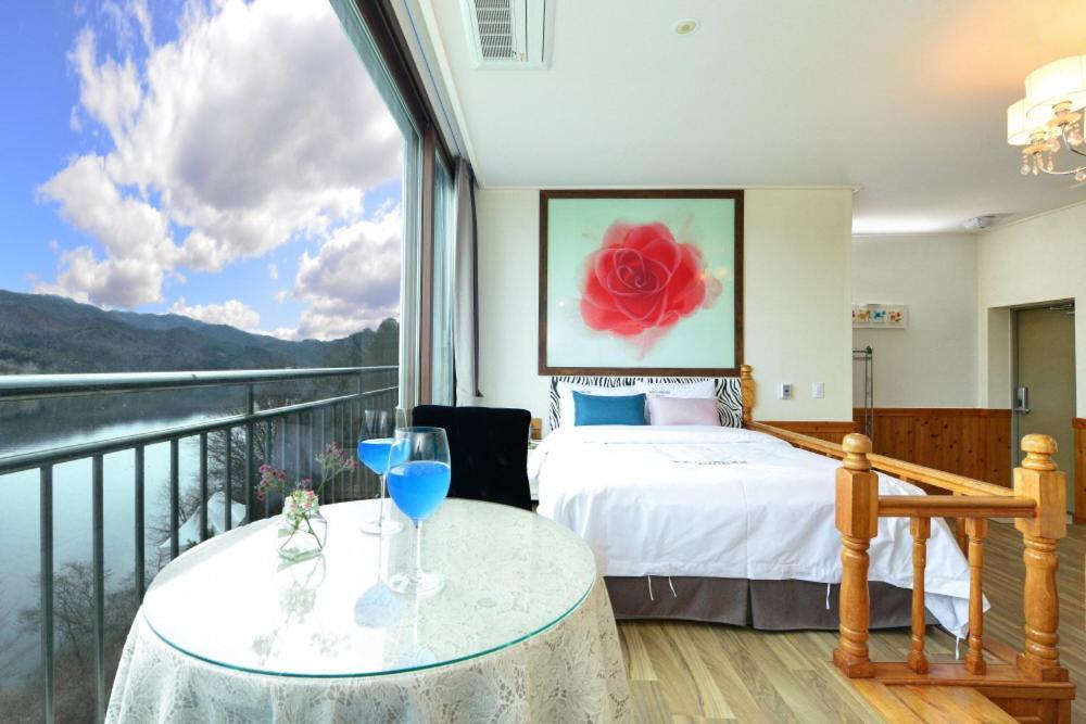 Moonlight Blue Pension Gapyeong Exteriör bild