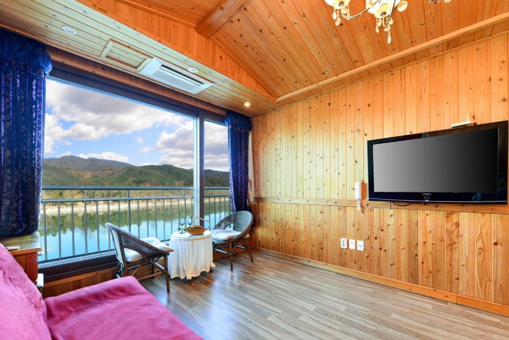 Moonlight Blue Pension Gapyeong Exteriör bild